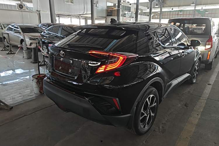 Used Toyota C-HR 2020 2.0L Luxury Edition Rear Right 45 Deg