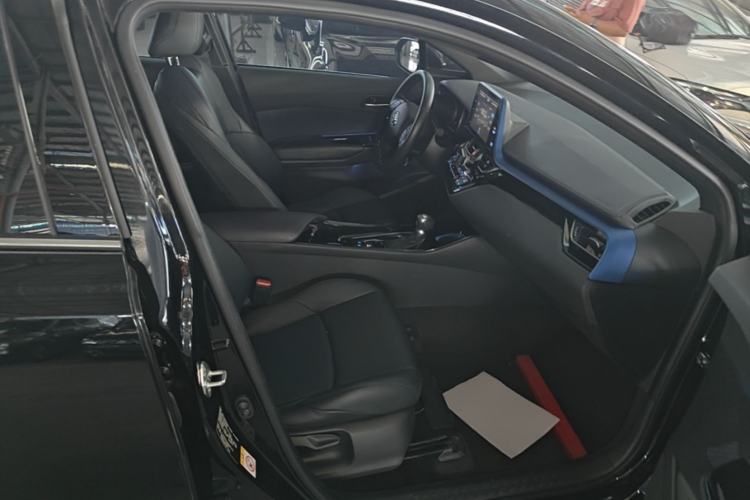 Used Toyota C-HR 2020 2.0L Luxury Edition Right Front Seat