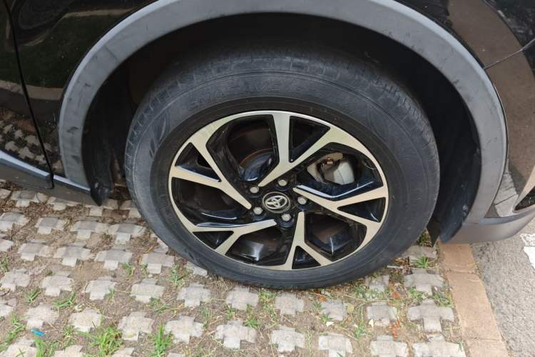 Used Toyota C-HR 2020 2.0L Leading Edition Right Front Wheel Hub
