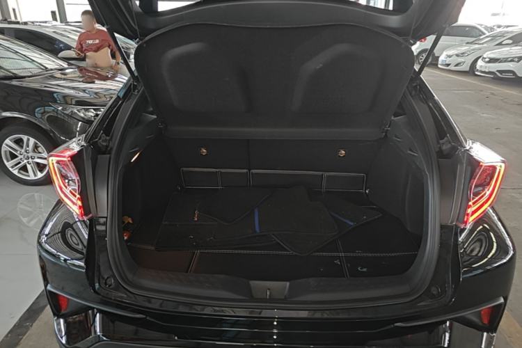 Used Toyota C-HR 2020 2.0L Luxury Edition Trunk