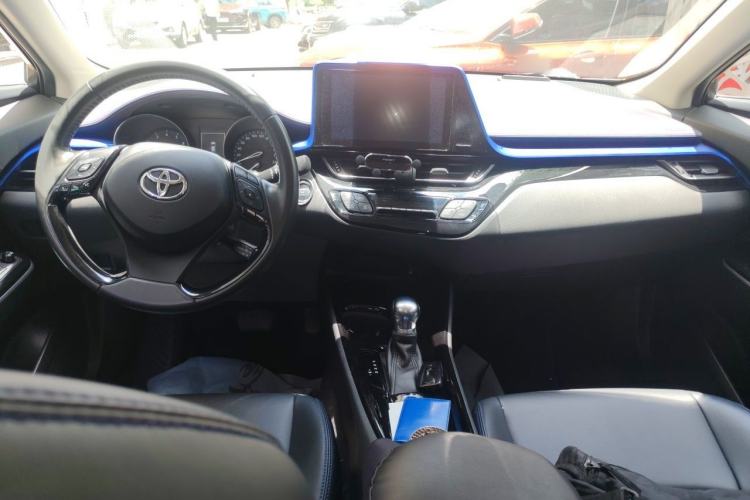 Used Toyota C-HR 2020 2.0L Luxury Edition Center Console