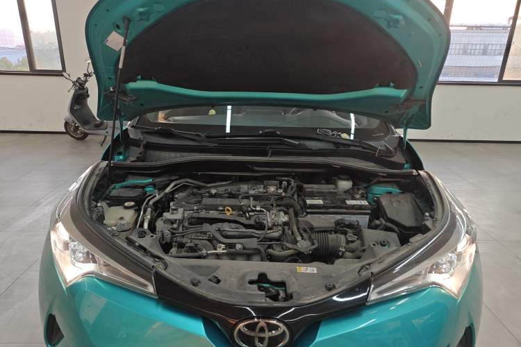 Used Toyota C-HR 2020 2.0L Leading Edition Engine Bay