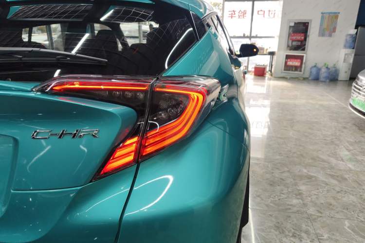 Used Toyota C-HR 2020 2.0L Luxury Edition Exterior 3