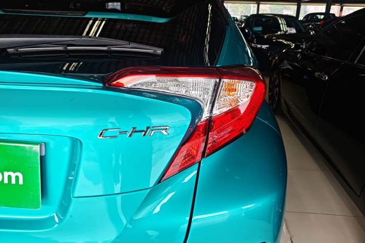 Used Toyota C-HR 2020 2.0L Leading Edition Exterior 3