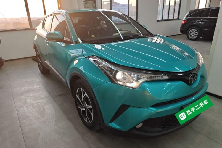 Used Toyota C-HR 2020 2.0L Leading Edition Front Right 45 Deg