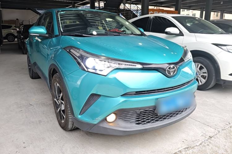 Used Toyota C-HR 2020 2.0L Leading Edition Front Right 45 Deg