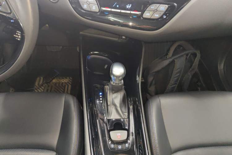 Used Toyota C-HR 2020 2.0L Luxury Edition Gear Lever