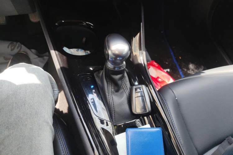 Used Toyota C-HR 2020 2.0L Luxury Edition Gear Lever