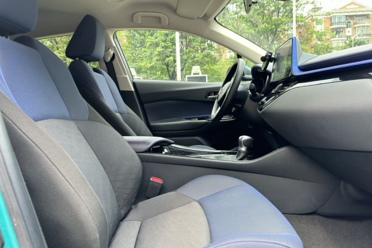 Used Toyota C-HR 2020 2.0L Leading Edition Interior 2