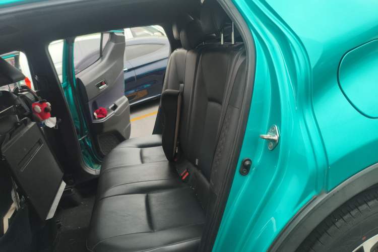 Used Toyota C-HR 2020 2.0L Luxury Edition Interior 4