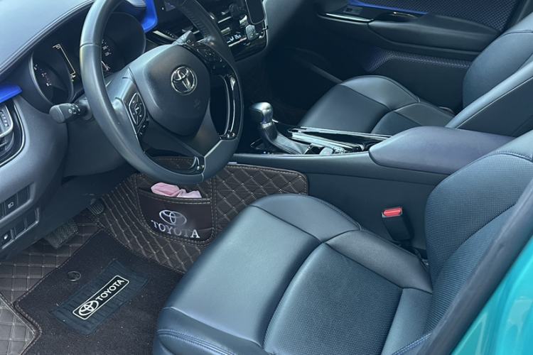 Used Toyota C-HR 2020 2.0L Luxury Edition Interior 4
