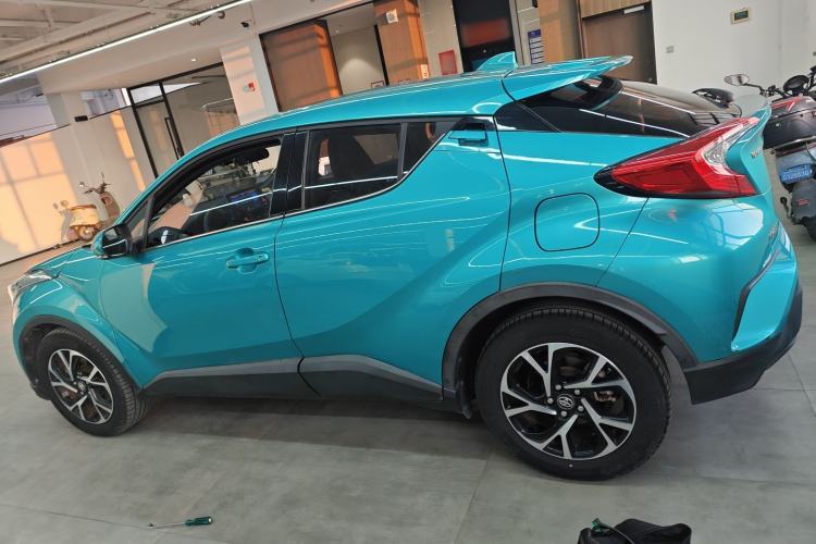 Used Toyota C-HR 2020 2.0L Leading Edition Left Side