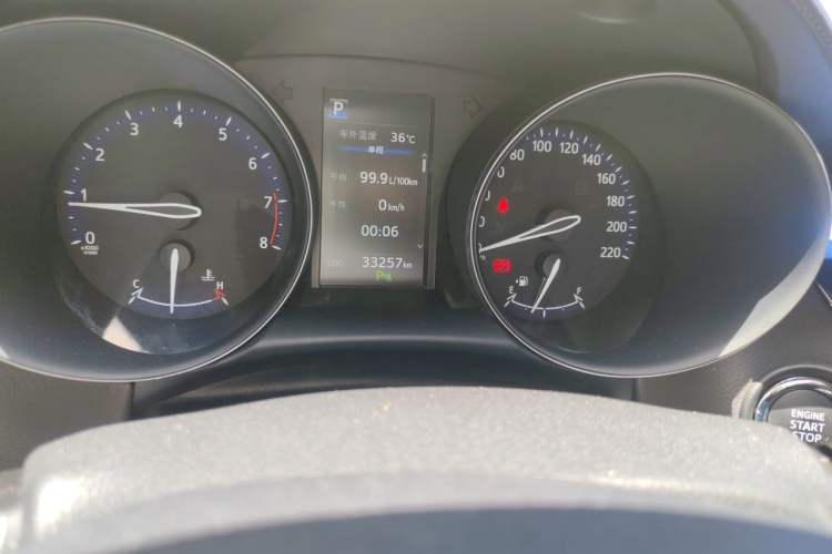 Used Toyota C-HR 2020 2.0L Luxury Edition Odometer Close Up