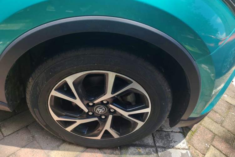 Used Toyota C-HR 2020 2.0L Luxury Edition Right Front Wheel Hub