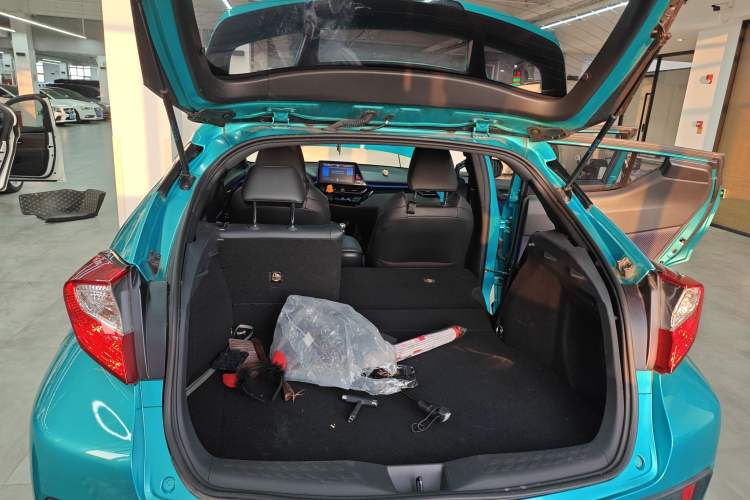 Used Toyota C-HR 2020 2.0L Leading Edition Trunk