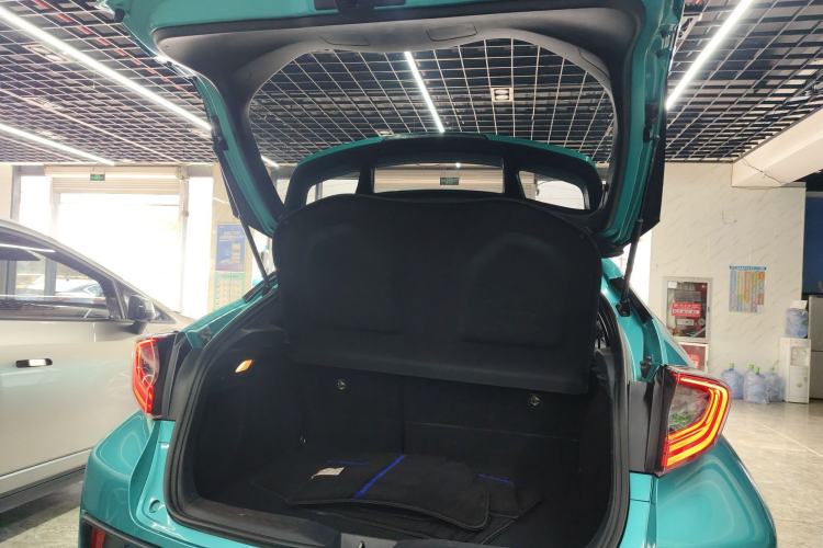 Used Toyota C-HR 2020 2.0L Luxury Edition Trunk