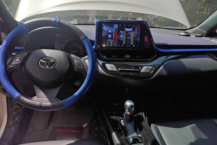 Used Toyota C-HR 2020 2.0L Luxury Edition Center Console