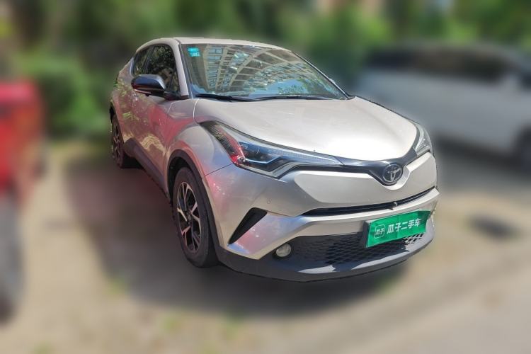 Used Toyota C-HR 2020 2.0L Luxury Edition Front Right 45 Deg