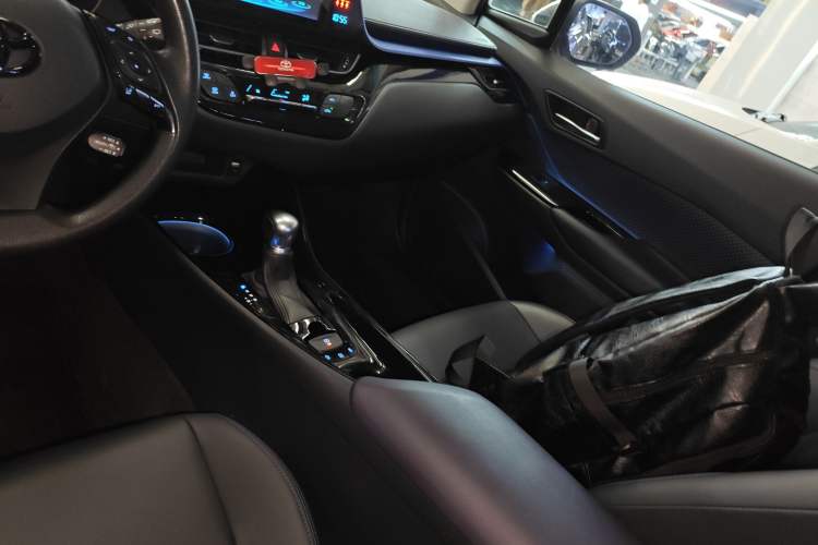 Used Toyota C-HR 2020 2.0L Leading Edition Gear Lever