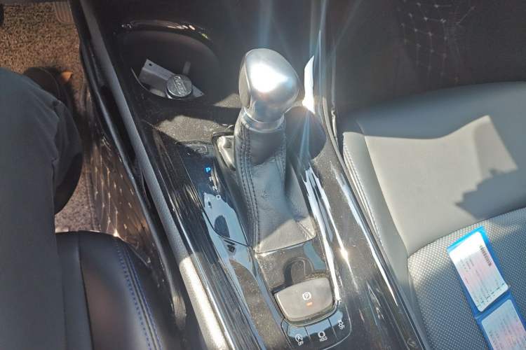 Used Toyota C-HR 2020 2.0L Luxury Edition Gear Lever