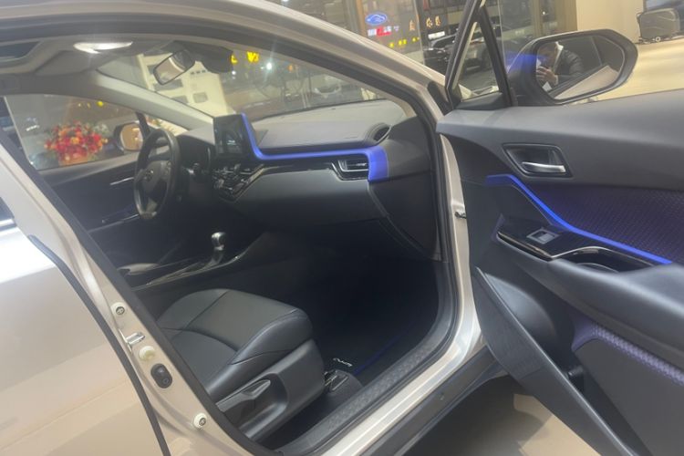 Used Toyota C-HR 2020 2.0L Leading Edition Interior 12