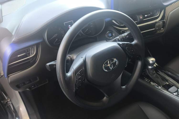 Used Toyota C-HR 2020 2.0L Leading Edition Interior 2