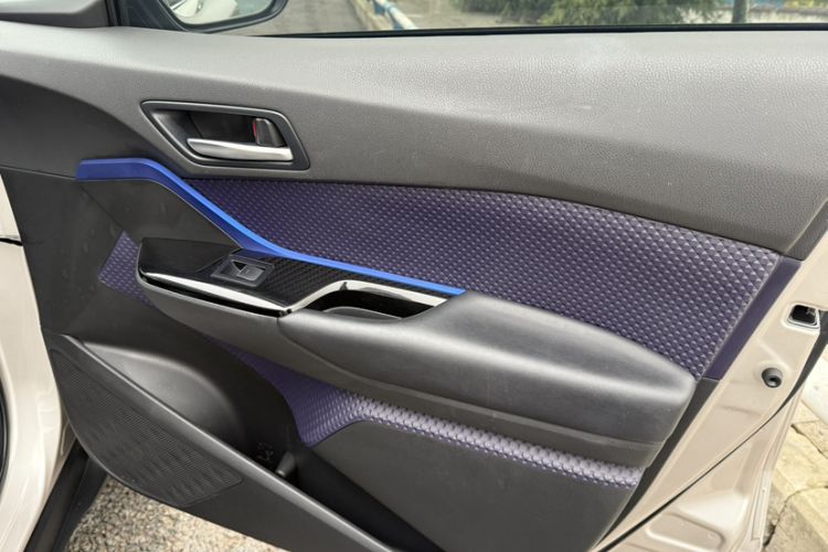 Used Toyota C-HR 2020 2.0L Leading Edition Interior 2