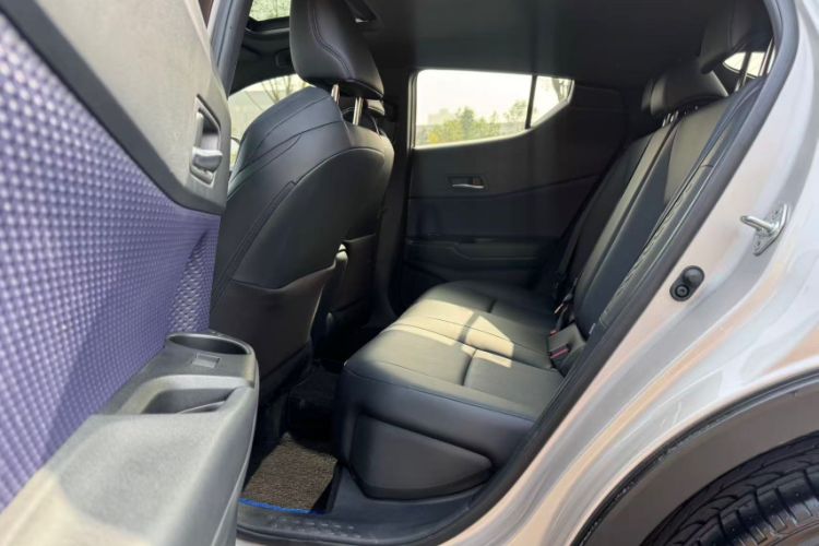 Used Toyota C-HR 2020 2.0L Luxury Edition Interior 3