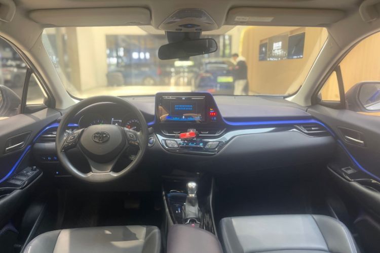 Used Toyota C-HR 2020 2.0L Leading Edition Interior 4