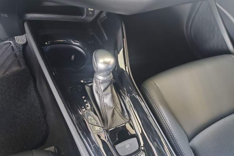 Used Toyota C-HR 2020 2.0L Leading Edition Interior 4