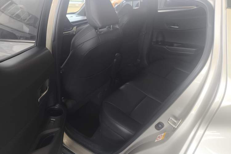 Used Toyota C-HR 2020 2.0L Leading Edition Interior 6