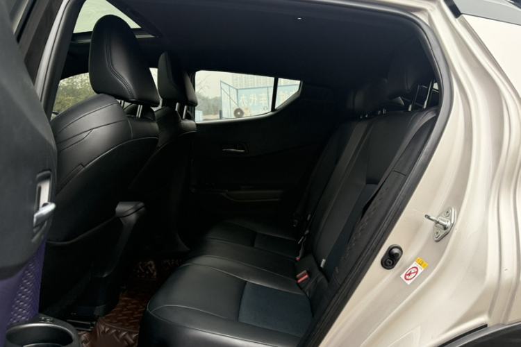 Used Toyota C-HR 2020 2.0L Leading Edition Interior 7