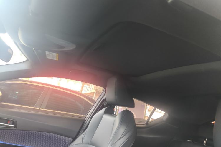 Used Toyota C-HR 2020 2.0L Leading Edition Interior 8