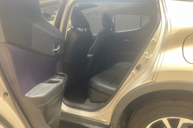 Used Toyota C-HR 2020 2.0L Leading Edition Interior 9