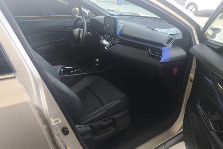 Used Toyota C-HR 2020 2.0L Leading Edition Interior 9