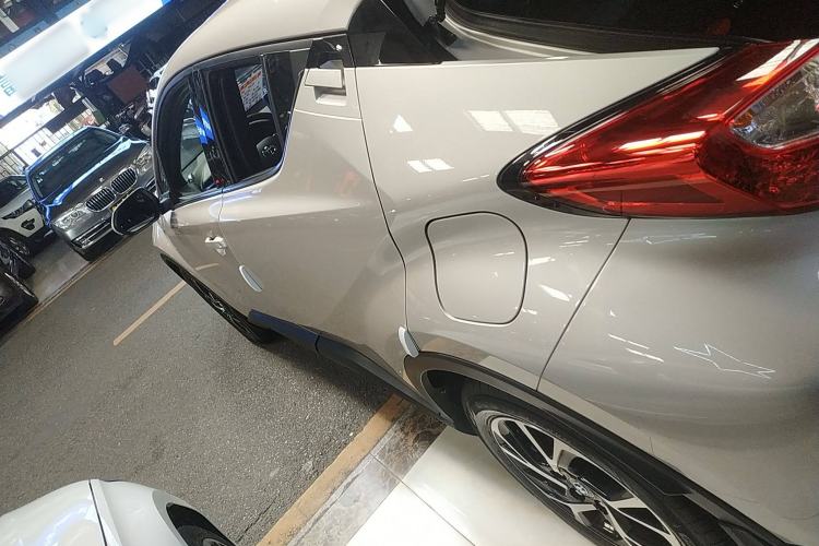 Used Toyota C-HR 2020 2.0L Leading Edition Left Side