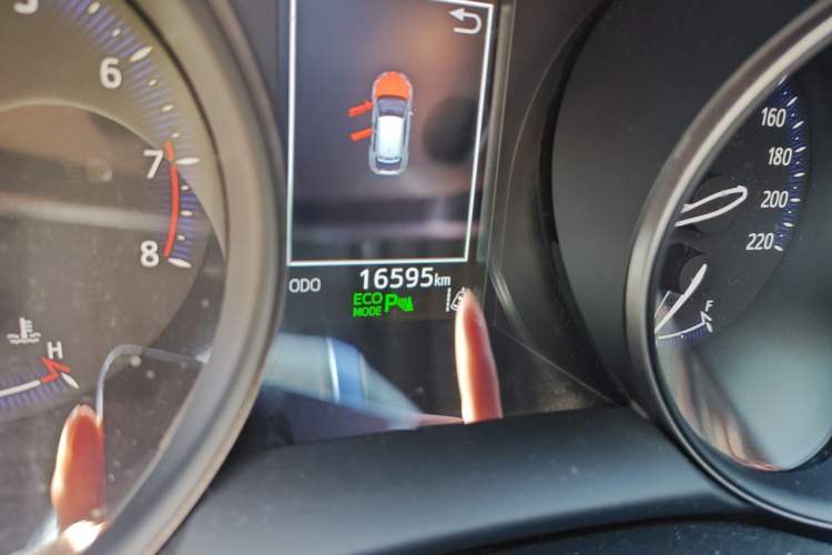 Used Toyota C-HR 2020 2.0L Luxury Edition Odometer Close Up