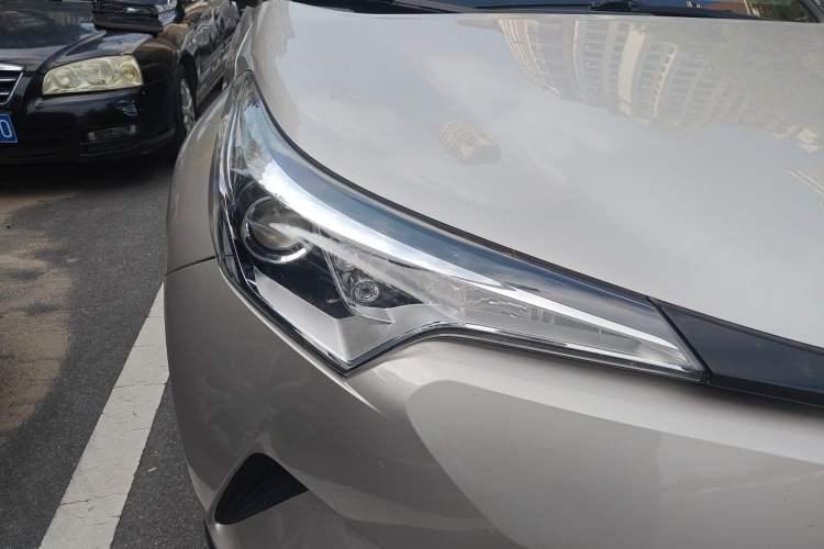 Used Toyota C-HR 2020 2.0L Leading Edition Right Front Headlight