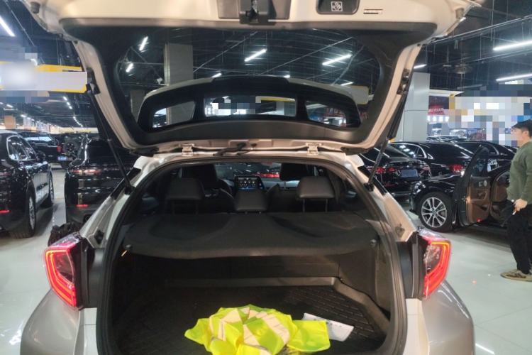Used Toyota C-HR 2020 2.0L Luxury Edition Trunk
