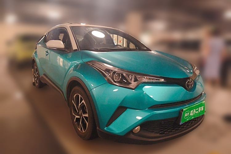 Used Toyota C-HR 2020 2.0L Leading Edition Front Right 45 Deg