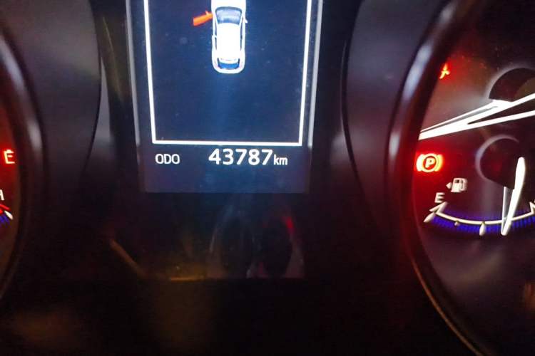 Used Toyota C-HR 2020 2.0L Leading Edition Odometer Close Up