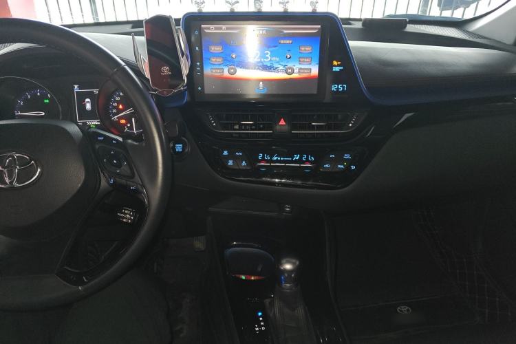 Used Toyota C-HR 2020 2.0L Luxury Edition Center Console