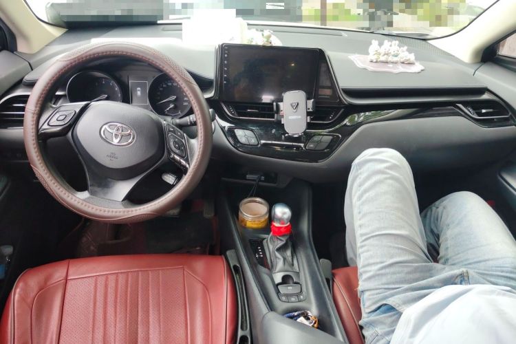 Used Toyota C-HR 2020 2.0L Comfort Edition Center Console