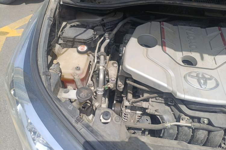 Used Toyota C-HR 2020 2.0L Leading Edition Engine Bay Right