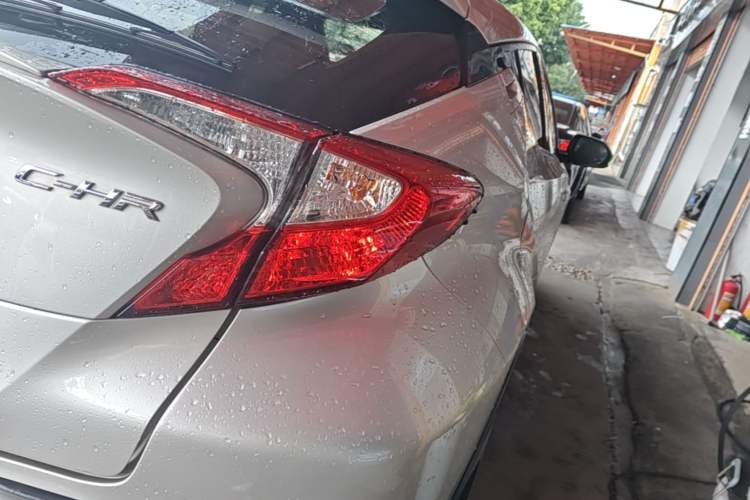 Used Toyota C-HR 2020 2.0L Leading Edition Exterior 3
