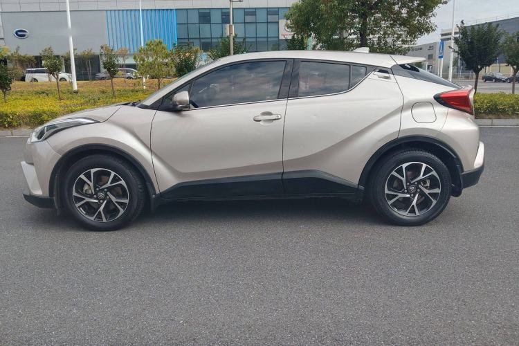 Used Toyota C-HR 2020 2.0L Leading Edition Exterior 3