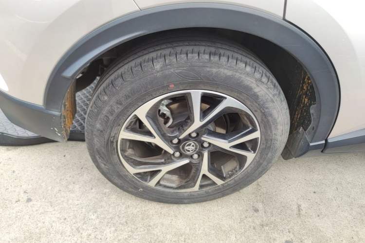 Used Toyota C-HR 2020 2.0L Leading Edition Exterior 5