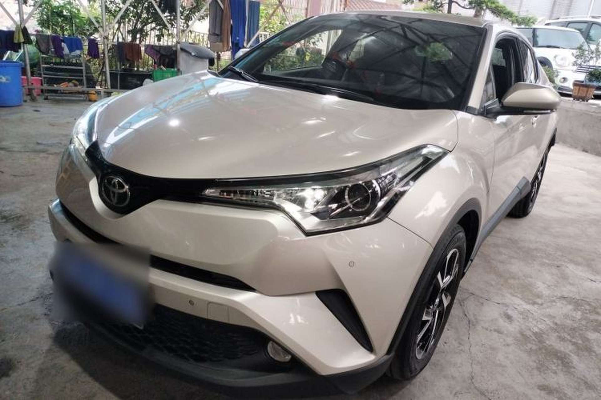 Used Toyota C-HR 2020 2.0L Leading Edition Front Left 45 Deg