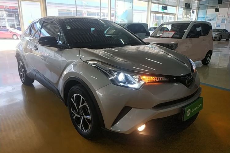 Used Toyota C-HR 2020 2.0L Leading Edition Front Right 45 Deg