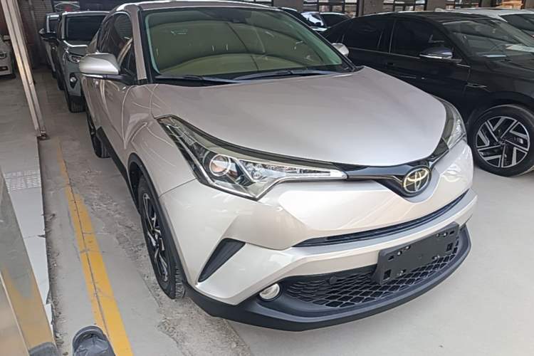 Used Toyota C-HR 2020 2.0L Leading Edition Front Right 45 Deg